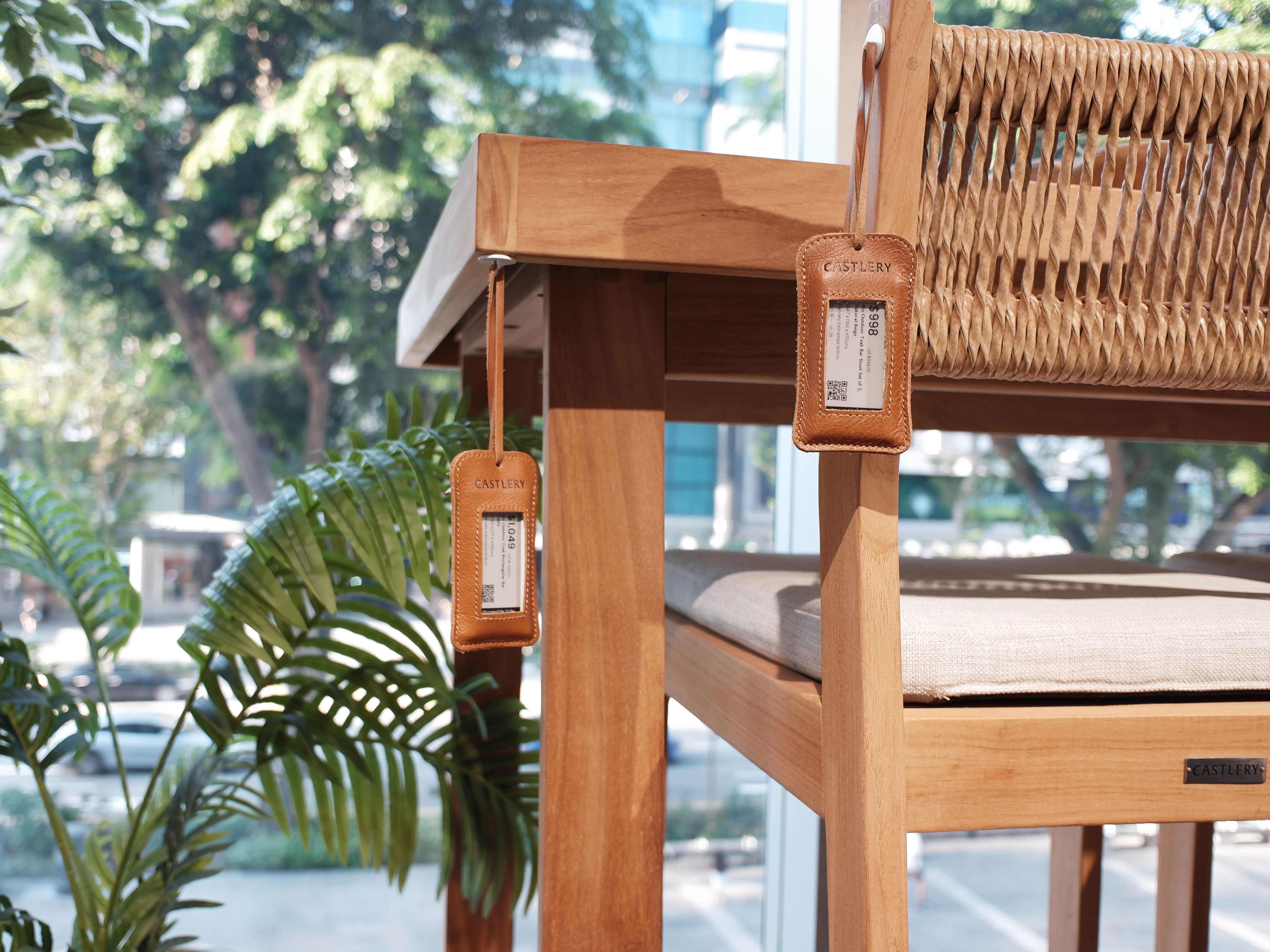 Castlery: Elevating Brand Experience with Digital Displays
